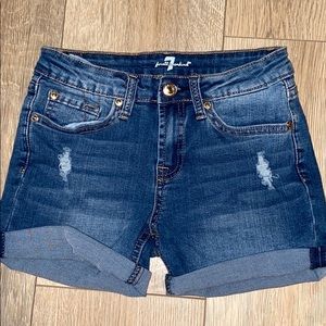 🌼2/15-Cute jean shorts!